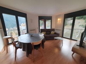 a living room with a table and a couch at Altissim Font de Ferro in Ransol