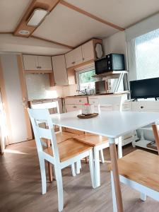 a small kitchen with a white table and chairs at Escale en Provence in Carqueiranne