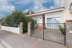 a gate in front of a house at Maison à Argelès in Argelès-sur-Mer