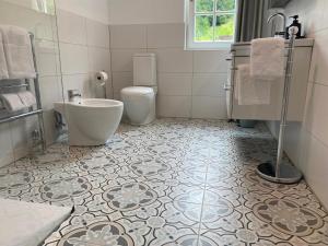 a bathroom with a tub and a toilet and a sink at Weingut Kleinmonte in Leutschach +19 photos