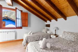a bedroom with two beds and a window at La Llosona in Caño