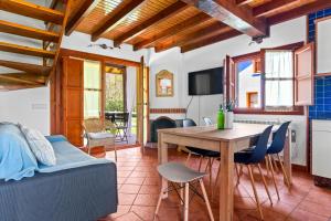 a living room with a table and a couch at La Llosona in Caño