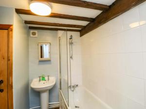 a bathroom with a sink and a tub and a toilet at Swallows Nest in Newton Abbot +27 photos