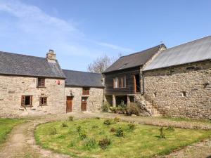an old stone house with a garden in front of it at Swallows Nest in Newton Abbot