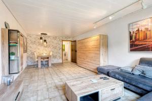 a living room with a couch and a table at Am Linnert in Haltern