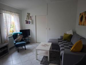 a living room with a couch and a table at Ferienhaus Stahlberg in Potsdam +2 photos