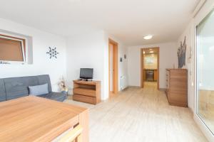 a living room with a couch and a tv at Planta Baixa in Platja d'Aro