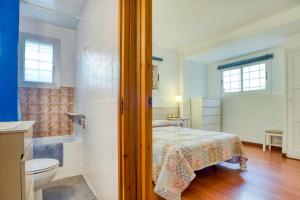 a bedroom with a bed and a bathroom with a tub at Nice apartment with terrace in Lloret de Mar