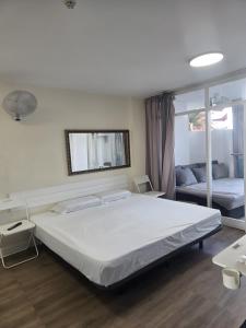 a bedroom with a large white bed and a window at Apartamento Yumbo Roque Nublo in San Bartolomé +21 photos