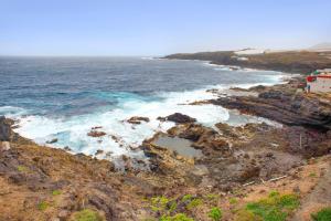 a view of the ocean from a cliff at El Faro Sardina in Sardina