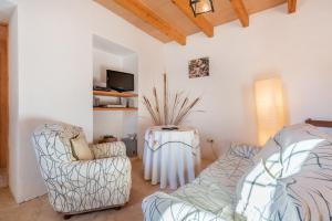 a living room with two chairs and a couch at Can Bonjesus in Felanitx