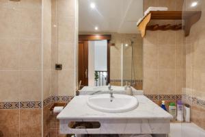 a bathroom with a sink and a mirror at Duplex a 9 min De Bajo de Guia in Sanlúcar de Barrameda +19 photos