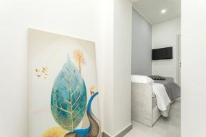 a bedroom with a wall mural of a leaf at Pm House in Misterbianco