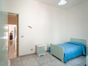 a bedroom with a bed and a walk in shower at Villa Tetta sul mare in Torre Lapillo