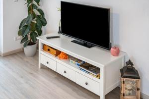 a white entertainment center with a flat screen tv on it at Ferienwohnung Leon in Kappel-Grafenhausen