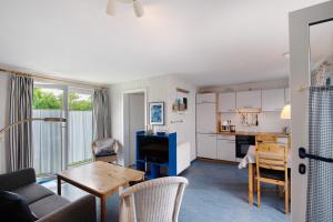 a living room with a couch and a table at Möve Aba Bungalow 63 in Rerik