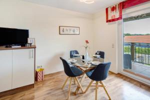 a dining room with a table and chairs at Ferienwohnung Wiesenschneiders in Freiensteinau