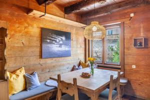 a dining room with a wooden wall with a table and chairs at Ferienwohnung siebzehn35 in Garmisch-Partenkirchen