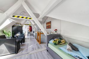 a room with a bed and a dining room at Ferienhaus bei Reichsburg Cochem in Cochem