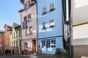 a blue building in the middle of a street at Ferienhaus bei Reichsburg Cochem in Cochem