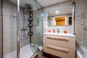a bathroom with a shower and a sink at Chalet d'Aillon in Aillon-le-Jeune