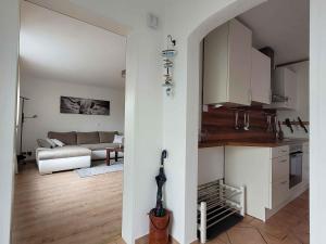 a living room with a couch and a kitchen at Ferienwohnung Friedhoff, 80qm in Schmallenberg