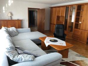 a living room with a couch and a table at Ferienwohnung Waldhütter in Schwarzenbach an der Saale