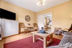 a living room with a couch and a table at Am Weserradweg in Porta Westfalica