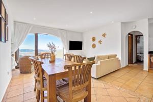 a dining room and living room with a table and chairs at Dulce Amor in Casas Abiar