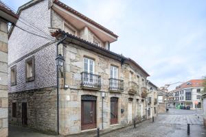 an old stone building in a city street at Valle Inclan in Villanueva de Arosa