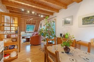 a kitchen and living room with a table and chairs at Hornihäusle in Aufʼm Bühl