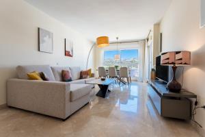 a living room with a couch and a table at Apartamento Los Iris in Mijas
