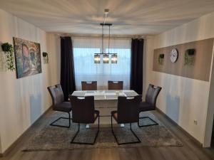 a dining room with a table and chairs at Neu 4 Zi Kü Bad Coll-mar in Neunkirchen +22 photos