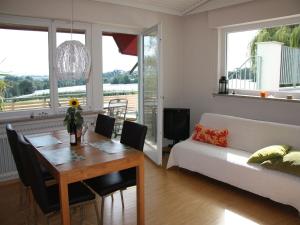 a living room with a table and a couch at Ferienwohnungen Pano in Friedrichshafen