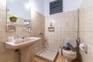 a small bathroom with a sink and a toilet at Maestro Apartment in Gaios