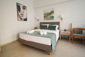 a bedroom with a bed with two towels on it at Casa Marjeta in Chania