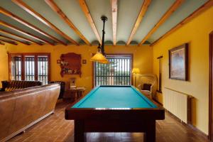 a pool table in a living room with yellow walls at Casanova de Noet in Aviá