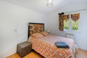 a bedroom with a bed and a window at Vacances Pays Basque in Bidart
