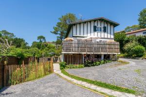 a house with a fence in front of it at Vacances Pays Basque in Bidart