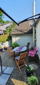 a patio with a table and chairs on a patio at Ferienhaus am Wald in Reichshof 