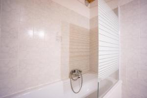 a bathroom with a shower and a bath tub at Appartement n°10 - 8 personnes in Saint-Sorlin-dʼArves +20 photos