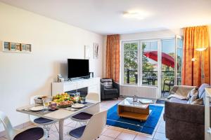 a living room with a table and a couch at Ferienwohnung Am Salzhaff B6 in Rerik