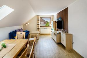 a living room with a table and a dining room at Ferienwohnung Bodenstein in Surwold