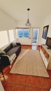 a living room with a couch and a rug at Retiro do Viajante in Penacova