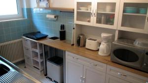 a kitchen with a counter top with a microwave at Fewo Deister Bikertraum in Wennigser Mark