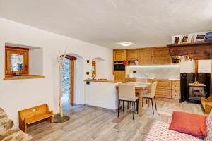 a kitchen and dining room with a table and chairs at Les Cles - Genepy in Valsavarenche