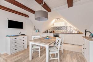 a kitchen and dining room with a table and chairs at Ferienwohnung Backbord Deichhausen in Büsumer Deichhausen