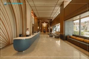 a woman standing in the lobby of a building at Apec Beach Luxury Phú Yên in Tuy Hoa +60 photos