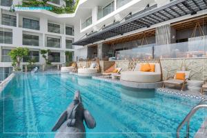 a pool with an elephant in the middle of a building at Apec Beach Luxury Phú Yên in Tuy Hoa