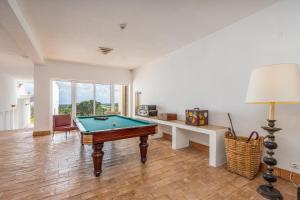 a living room with a pool table in it at Alto da Lua in Bordeira